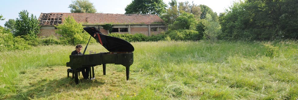 IL PIANISTA FUORI POSTO